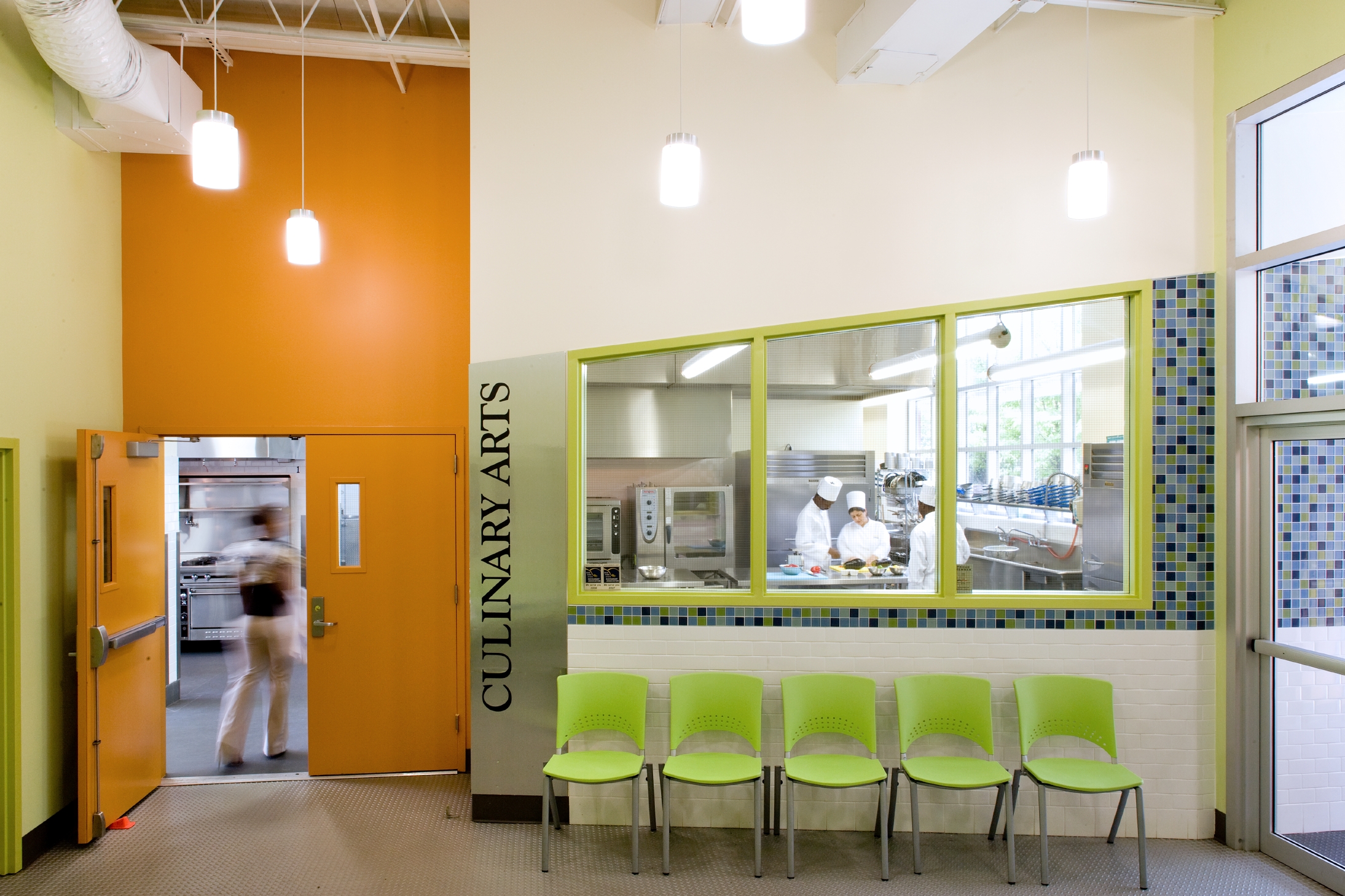 07KCJP_MCCULIN_03 LOBBY